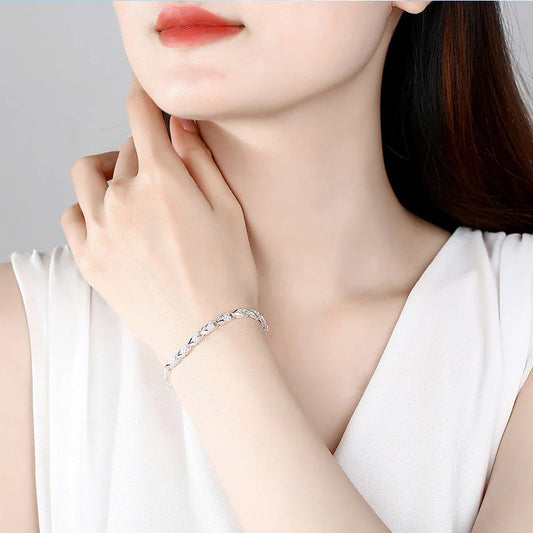 🔥 Super popularni proizvodi 🔥🍀✨ Elegantna Narukvica s Sjajnom Djetelinom – Simbol Sreće i Stila💥