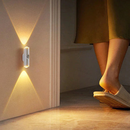 🛏️Neophodan za spavaće sobe i hodnike! Pametna senzorska svjetla s magnetskom 🧲 ugradnjom bez čavala!