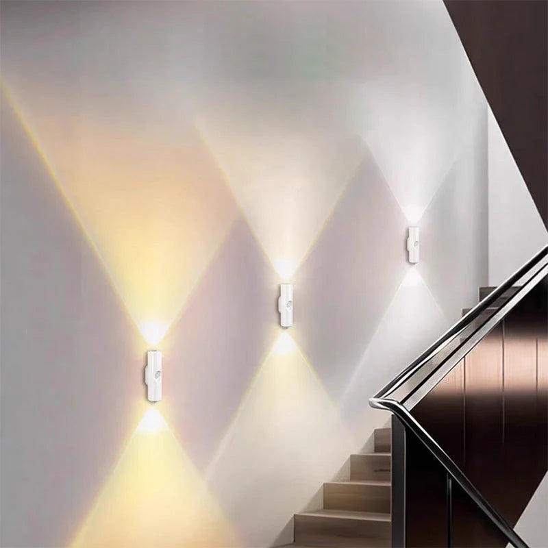 🛏️Neophodan za spavaće sobe i hodnike! Pametna senzorska svjetla s magnetskom 🧲 ugradnjom bez čavala!